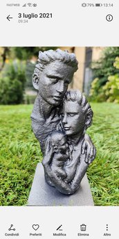 Statua in resina con famiglia mamma papà e figlio