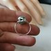 anello in rame placcato argento con naturale calcedonio