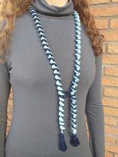 Collana unisex lavorata a spirale ad uncinetto in cotone