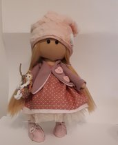 Bambola di stoffa- realizzata a mano-bambola da arredamento per la casa