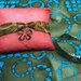 Bracciali di Mami in tessuto batik con charm varie, regolabile, fatto a mano