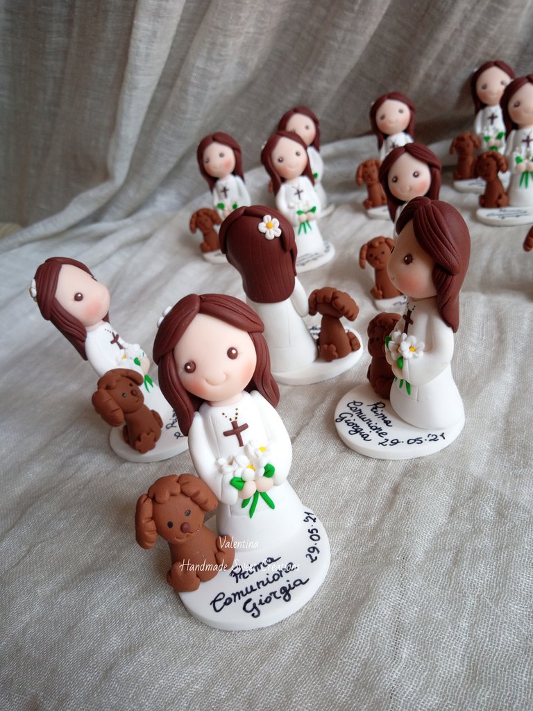 Dekora Figura Alimentare Figura Torta Prima Comunione Bambina Con Cagnolino - Resina Alimentare 11,5 Cm - Dekora Ricordo Comunione Resina - 10