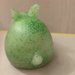 Coniglietto sdraiato in resina e glitter verde