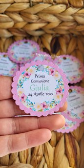 Bigliettini personalizzati prima comunione cresima bambina con grafica fiorellini tags targhette eleganti rosa per bomboniera 