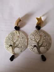 Orecchini pendenti in acciaio oro nichel free pietre dure nere e madreperla con albero della vita
