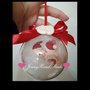 Sfera con bebè gemelli in gesso natale