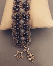Bracciale crochet argento e blu con cristalli e perle