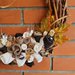 Ghirlanda decorativa di tralci di vite, fuoriporta,  boccioli cuciti a mano, spighe bianche, marrone