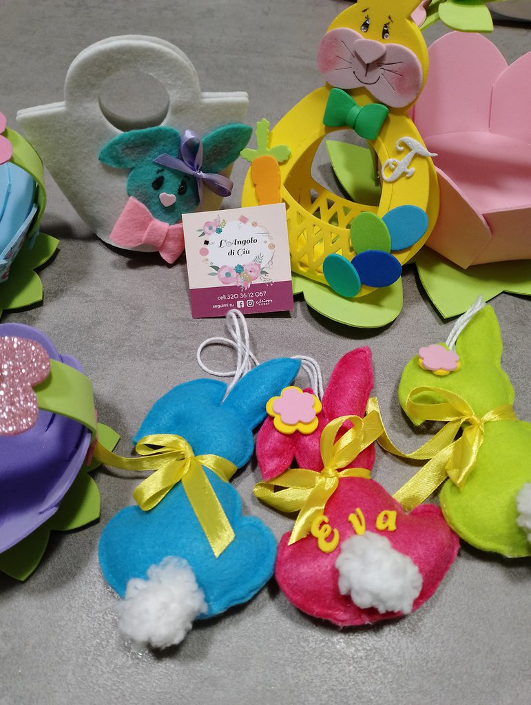 Cesti regalo pasquali con manici, sacchetti per dolcetti