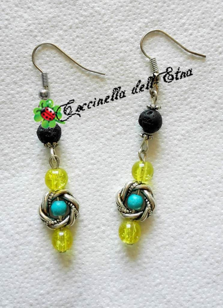 Orecchini Pendenti A Goccia Con Catena E Pietre Verdi | Metallo Color Argento, Cristallo Ed Ematite, Design Drappeggiato, Unisex - 5