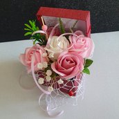 Ornamento rose di sapone bianco, rosa e rosa antico