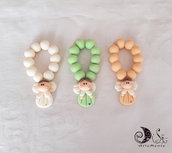 bomboniere rosari con angelo tre colori bianco, verde, albicocca per bimbo personalizzabili