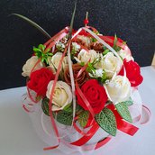 Scatola ornamento rose di sapone rosso, avorio e marrone