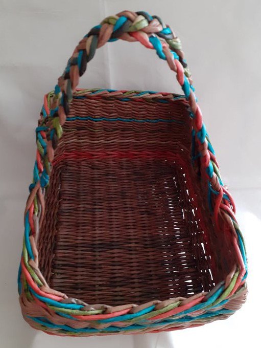 Vassoio rotondo in rattan con manici per alimenti e decorazioni eco-friendly