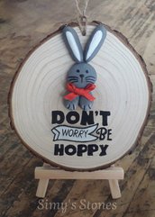 Coniglietto con scritta DON'T WORRY BE HOPPY