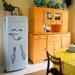 Adesivo faccina sorridente con posate per frigorifero