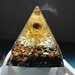 Piramide personalizzata in orgonite, in omaggio vassoio per energizzare l'acqua o ciondolo sempre orgonite