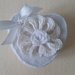 Bomboniera/scatolina 🤍 cuore, per Sposi 🤍🤍 in pannolenci bianco, con profilo "fiorito" e decoro di 🌸 fiore.
