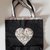 Shopper cotone nera con applique "cuore" con fiori 