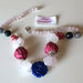                                         Collana con pietre, perle miste e grande rosa centrale