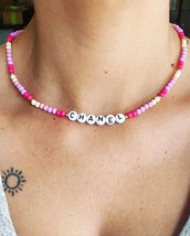 Collana perline acriliche tonalità rosa con nome 