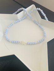 Collana di perle acriliche con dettaglio stella in pietra di conchiglia 