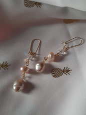 Orecchini pendenti con perle barocche rosa e cristallo 
