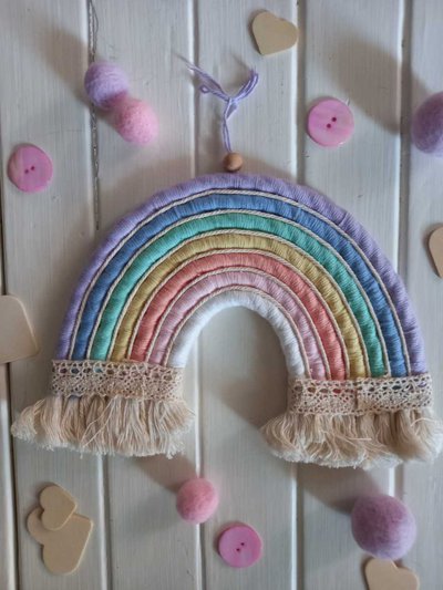 Arcobaleno in macramè a cinque colori - Bambini - Cameretta - di Pi