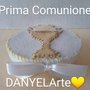 Scatolina portaconfetti per 😇 Prima Comunione, ricoperta in pannolenci, tonalitá bianco e 💛 giallino.