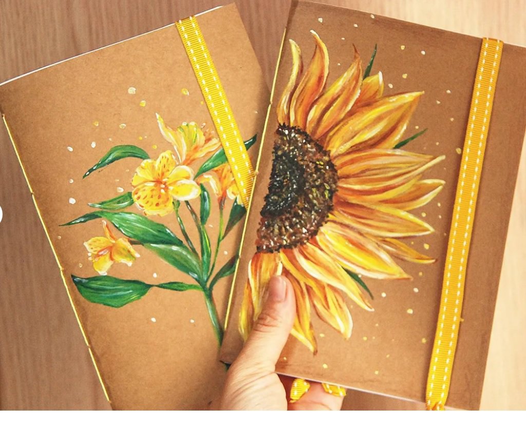 Quaderni fatti a mano, con copertina dipinta a fiori. Taccuino