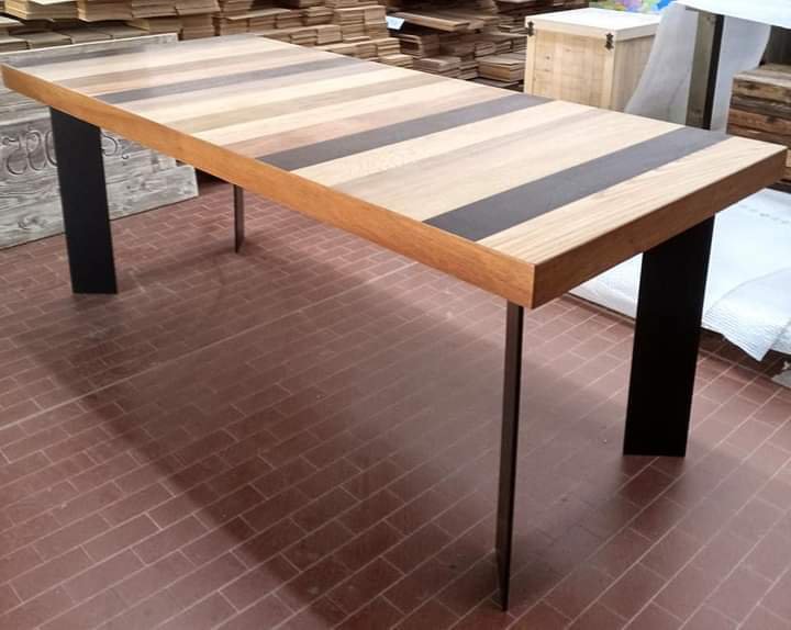 Tavolo in legno gambe in ferro
