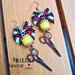 Orecchini sarta - sartoria - idea regalo - con fiocchetto, bottone e rocchetto di cotone - handmade - miniature