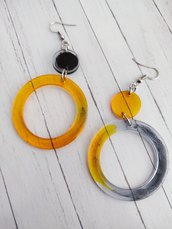 Orecchini pendenti in resina con cerchio, colore giallo e nero