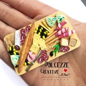 Vassoio in miniatura - casa delle bambole 1:12 pane, formaggio, olive, salame, mortadella, lardo, miniature da cucina, miniature alimentari