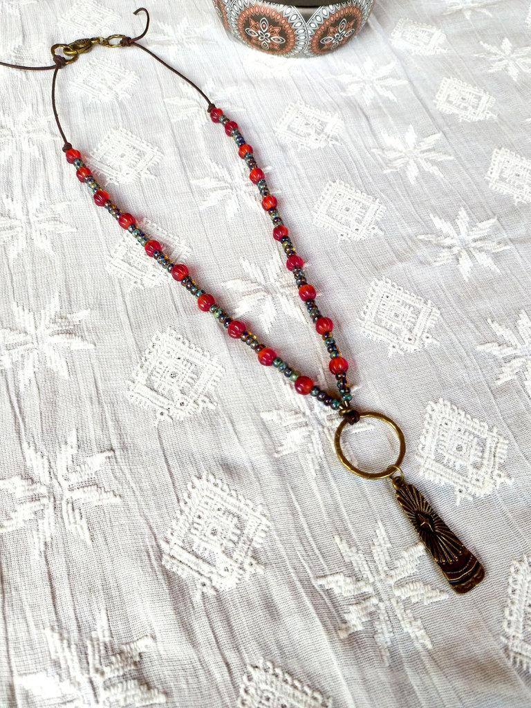 Ciondolo tribale in argento nero collana in pelle marrone originale