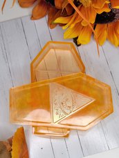 scatolina portagioie a forma di bara color arancione