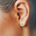 orecchini rosa chiaro, orecchini piccoli a lobo, orecchini con perline, orecchini quadrati, orecchini leggeri, euphoria orecchini