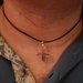 Collana maschile con croce in filo di alluminio