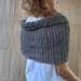 Stola in lana leggera in misto-alpaca fatto a maglia con inserti in lamé 