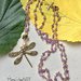 Collana lunga a rosario con pietre dure viola e ciondolo libellula