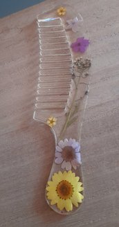 Pettine trasparente in resina con fiori essiccati