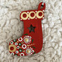 Decorazione natalizia a forma di calza decorata con mandala