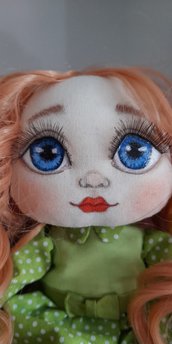 Bambola di pezza, pigotta, fatta a mano con gli occhi grandi azzuri