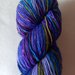 Filato Urth Uneek Fingering - merino tinto a mano - toni del blu/viola/verde acido 