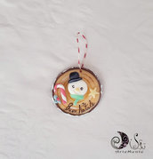 pallina di natale con pupazzo di neve e frase buon natale le medaglie tronco natalizio personalizzabili idee regalo addobbo
