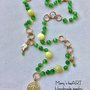 Collana a rosario con pietre dure verdi e elementi a foglia in zama 