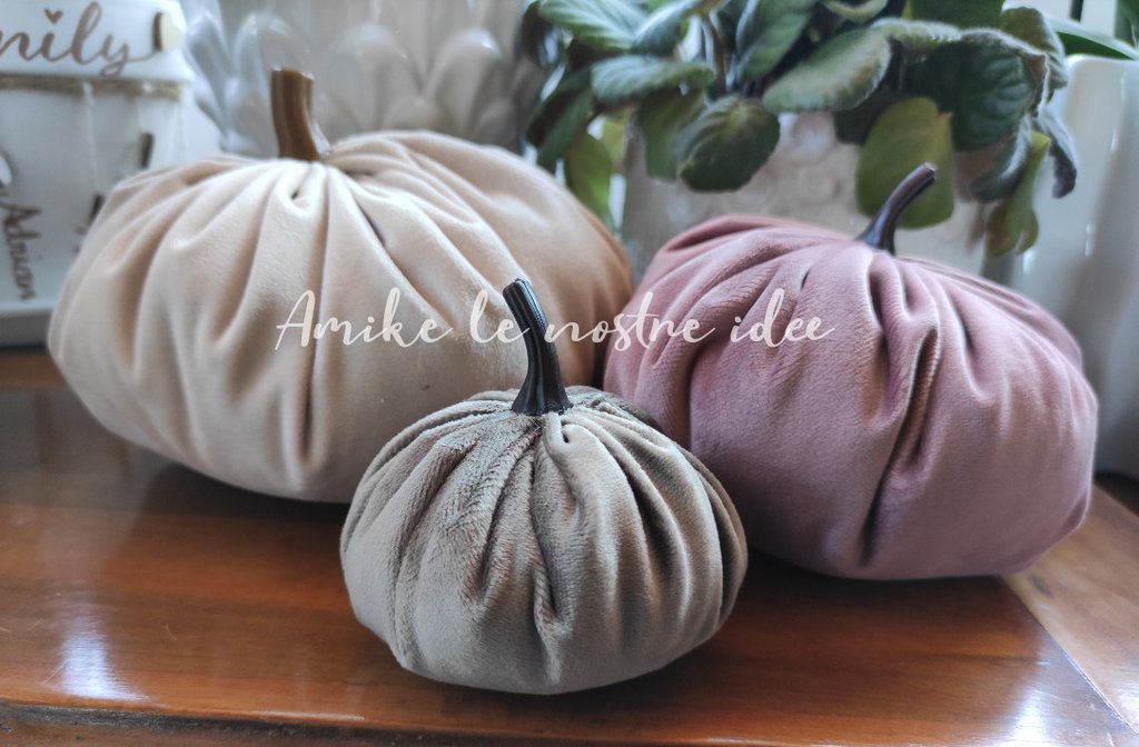 Zucche Di Halloween Davanti Al Castello Infestato: Disegno Da Colorare Gratis Download