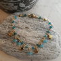 braccialetto dorato con pietre azzurre ed ematite dorata