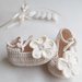 Scarpine Battesimo bimba in cotone con fiore in velluto bianco panna - Arianna