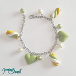 Bracciale con ciondoli in fimo CUORI VERDI e MARSHMALLOW, fatto a mano